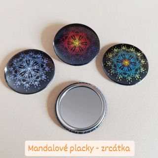 Potěšit můžete i maličkostí. Například plackami s mandalami v různých provedeních. Zde jsou na ukázku zrcátka a klasické...