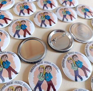 Různé druhy placek pro všechny věkové kategorie. Tyto odznaky jsou ke konci prvního stupně. Na výběr jsou placky na...