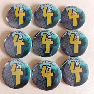 Placky k ukončení různých tříd na základní škole. Vybrat si můžete ze všech devíti tříd. Zde je na ukázku pro čtvrtou...